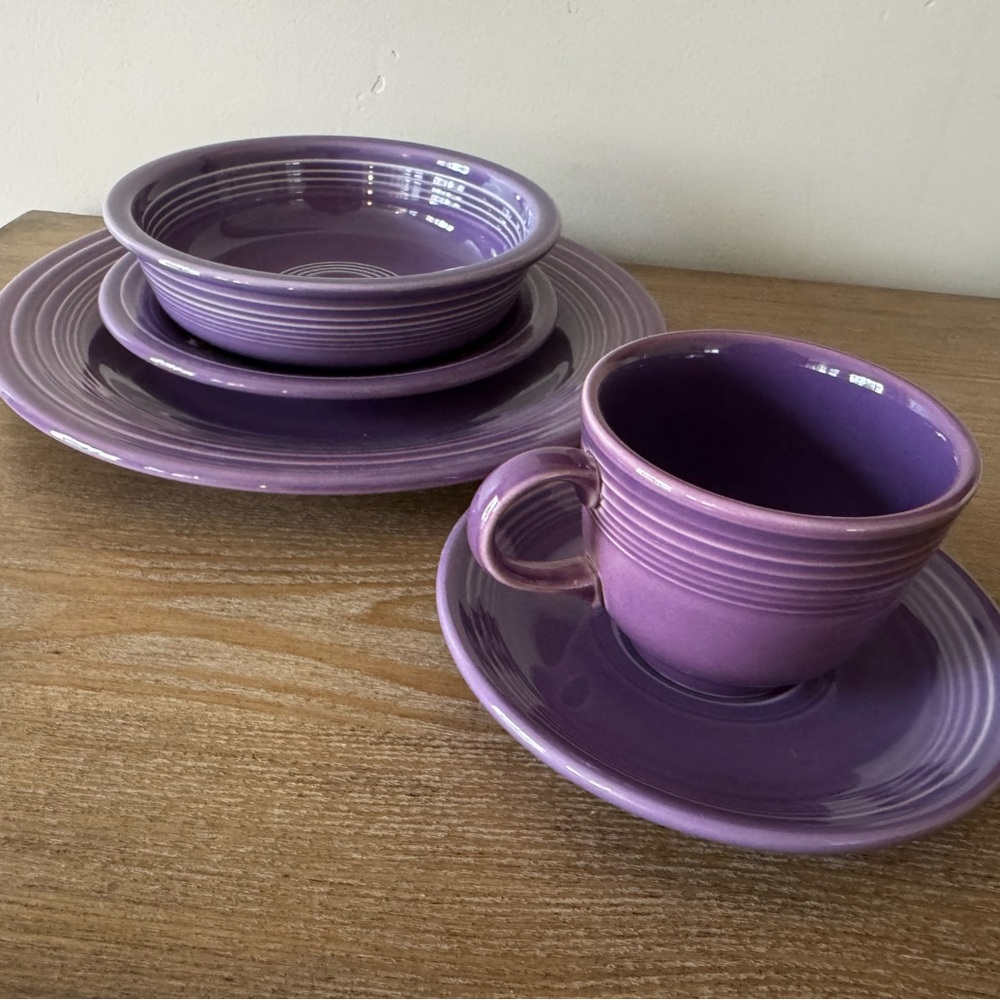 Vintage Fiesta Lilac Five Piece Dinnerware Set - Picture 14 of 15
